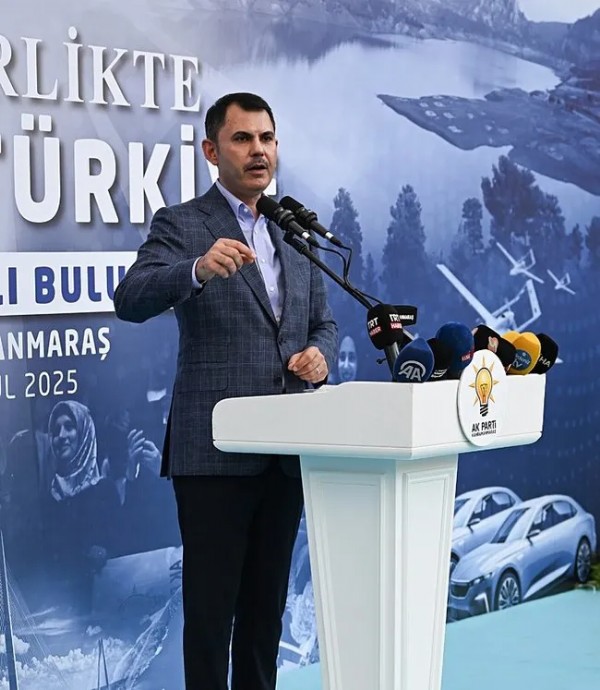 Murat Kurum’dan deprem konutları propagandasına yanıt! “Onlar konuşuyor, biz eser üretiyoruz”